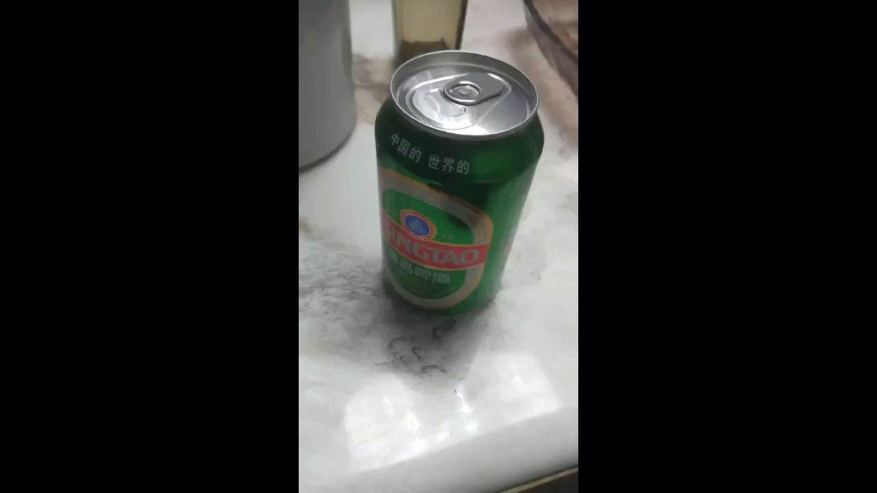 啤酒開(kāi)缸讓你們的三觀顛覆