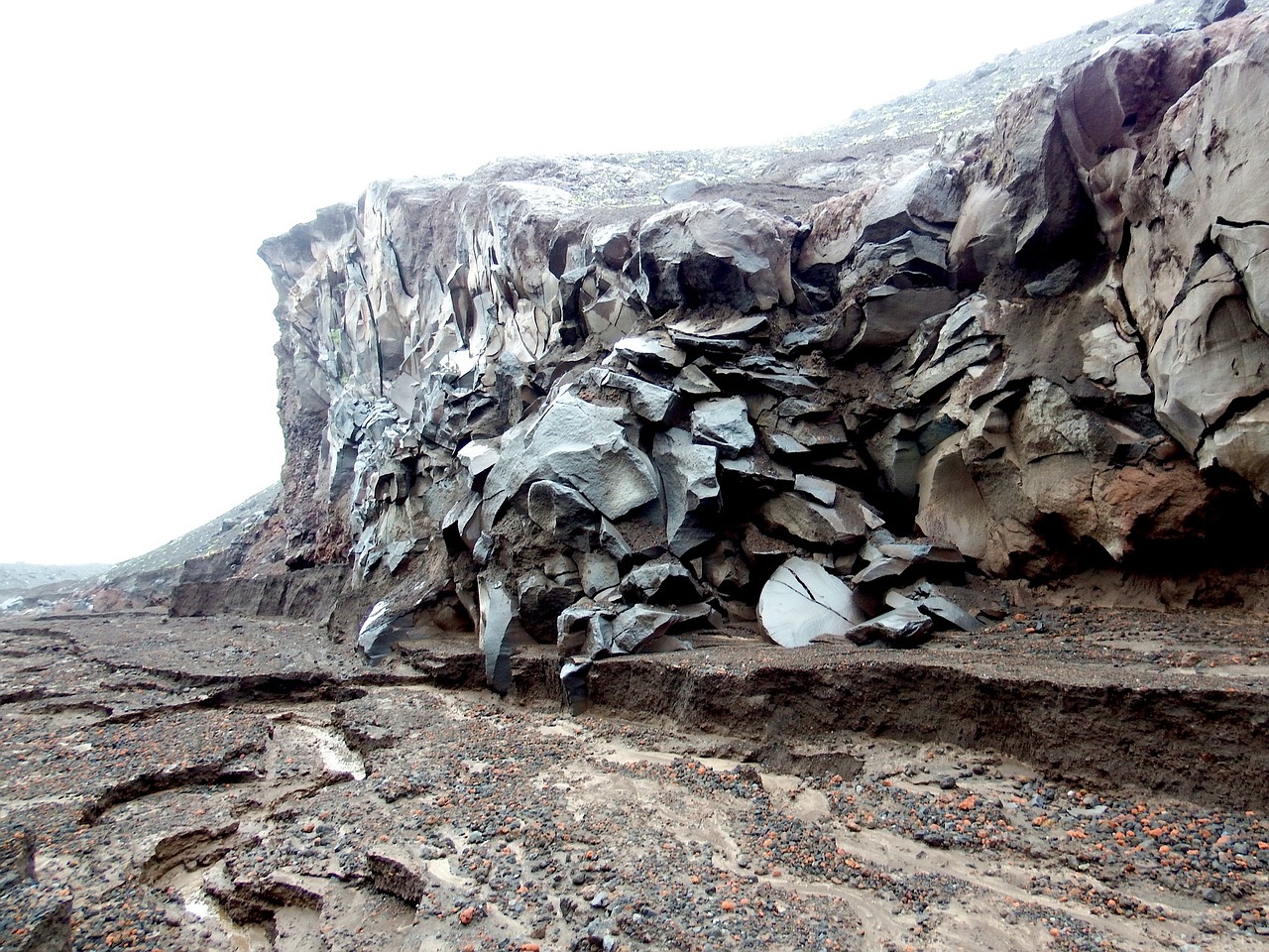 細(xì)小火山石能否用作魚缸底砂？ 印尼三紋虎 第2張