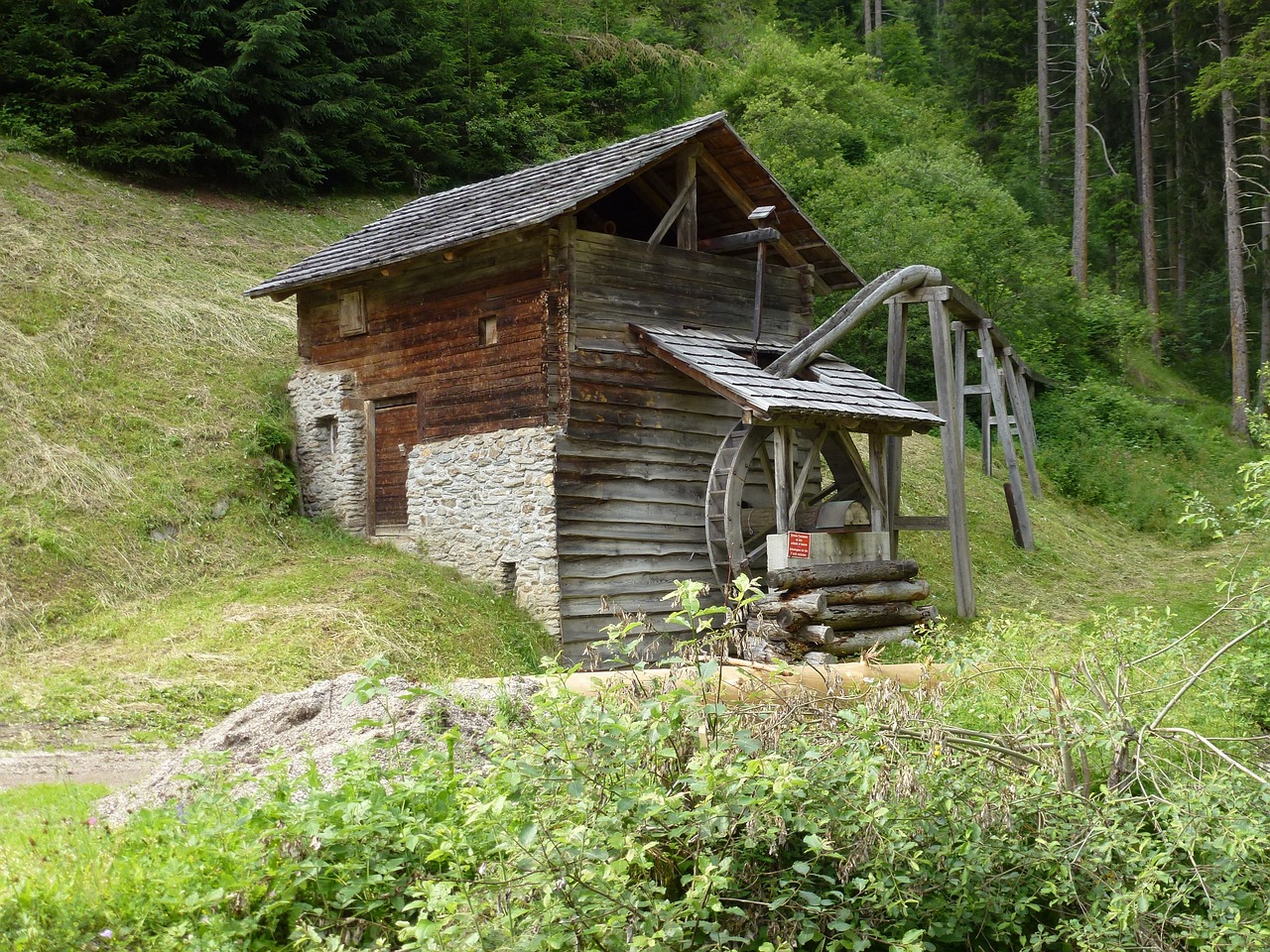 農(nóng)村庭院假山水池制作步驟（2米庭院魚池建造全過程） 廣州景觀設計 第2張