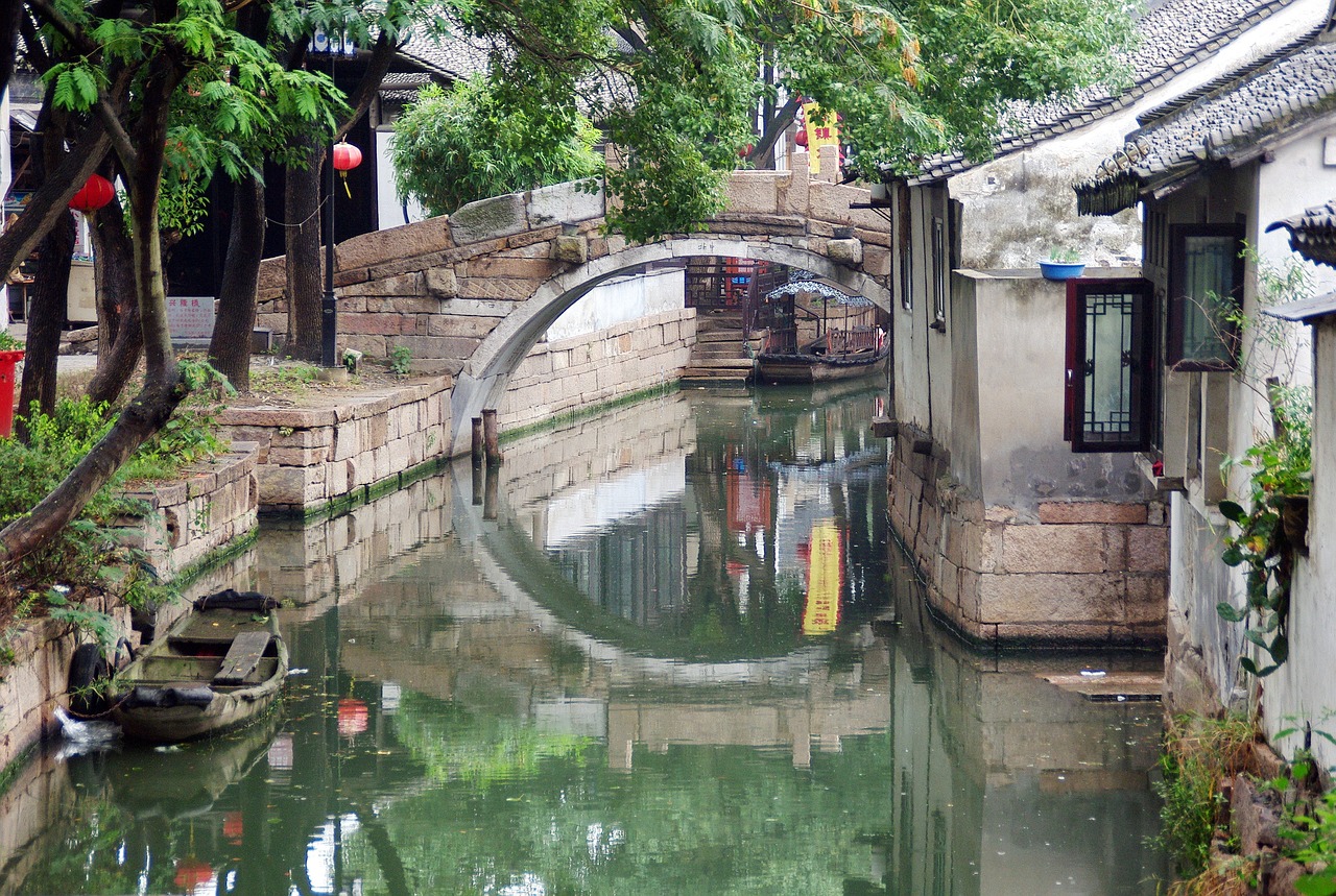 什么水最適合養(yǎng)龍魚(yú)，養(yǎng)龍魚(yú)調(diào)節(jié)好水質(zhì)