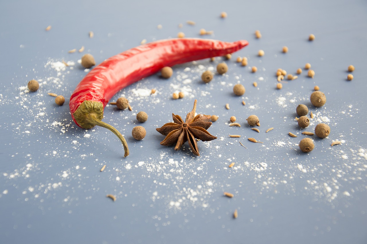 銀龍魚(yú)顏色會(huì)變紅嗎怎么回事（高背金龍魚(yú)，魚(yú)缸后面的背景該用什么顏色） 高背金龍魚(yú) 第3張