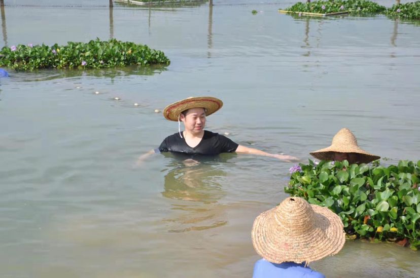 親自接近大自然，下龍池喝龍水。