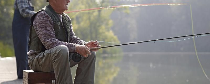 秋季釣魚(yú)釣深水好還是釣淺水好用什么餌料好 金龍福龍魚(yú) 第1張