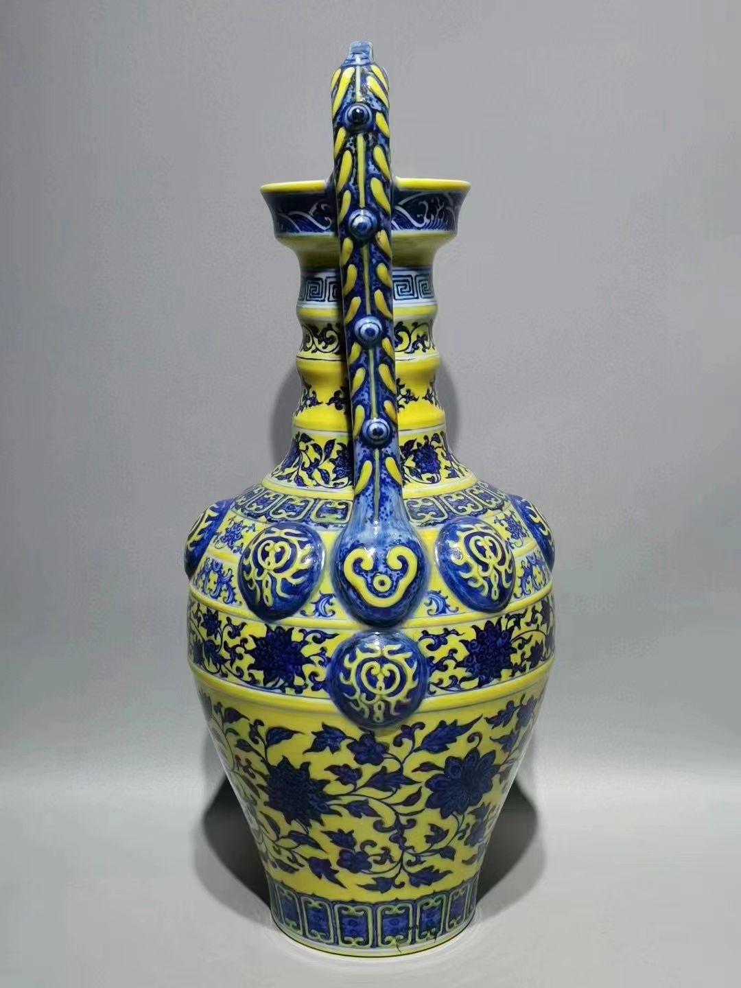 大清雍正年制，青花填黃花卉紋炫紋雙龍尊，高：35cm，肚直徑：17cm 觀賞魚論壇 第3張