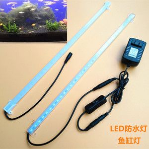 led燈帶做魚(yú)缸燈簡(jiǎn)單：led燈帶的使用注意事項(xiàng)需要注意防水、電阻、亮度和顏色等方面的問(wèn)題