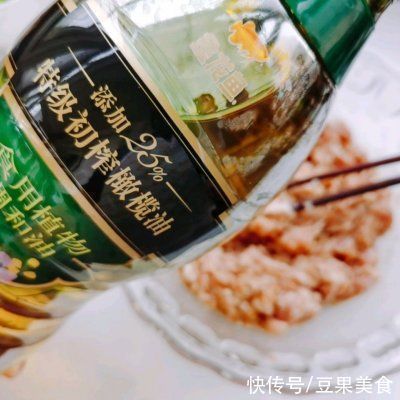 金龍魚肉質：金龍魚的肉質是相對較好的，其口感和味道會因品種和養(yǎng)殖條件而有所不同 龍魚百科 第1張