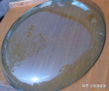 玻璃魚(yú)缸加工設(shè)備：玻璃魚(yú)缸加工設(shè)備主要用于生產(chǎn)各種形狀和規(guī)格的玻璃魚(yú)缸