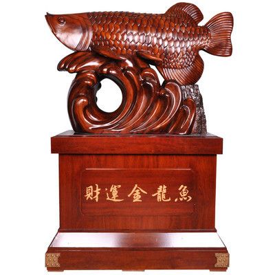 大型金龍魚擺件：大型金龍魚擺件不僅是一件精美的裝飾品，也是一件富有寓意的禮物