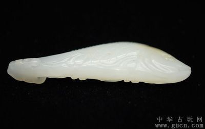 白玉金龍魚(yú)風(fēng)水作用：白玉金龍魚(yú)在風(fēng)水學(xué)中具有多重吉祥寓意和作用