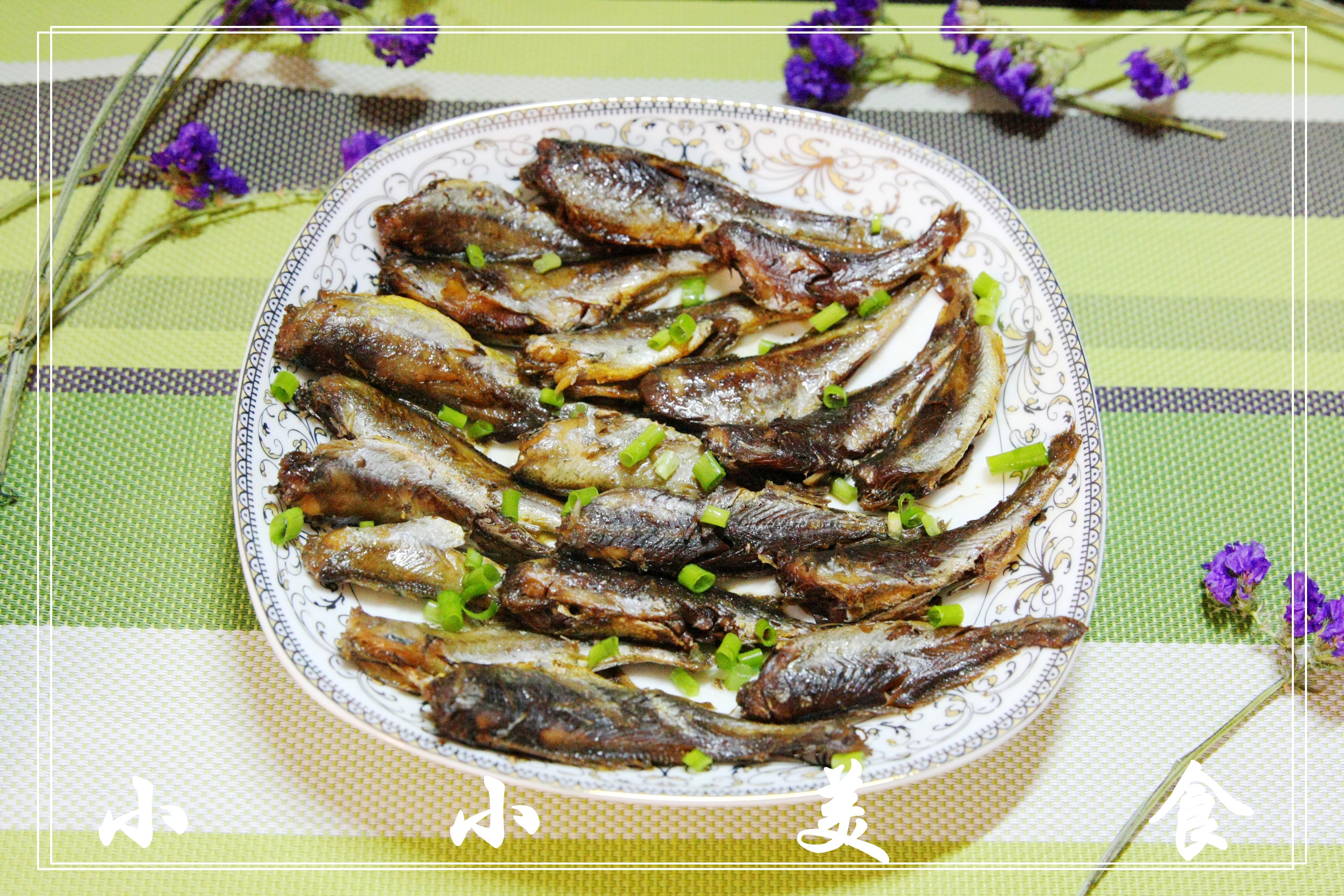 小龍魚吃魚嗎怎么喂：喂養(yǎng)小龍魚時需要注意以下幾點，小龍魚吃魚需要注意 龍魚百科 第1張