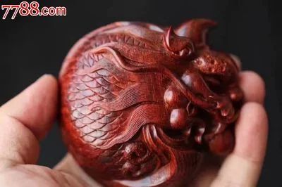 龍魚(yú)雕刻的含義和象征是什么：翡翠龍魚(yú)雕刻的含義和象征是什么 龍魚(yú)百科 第3張