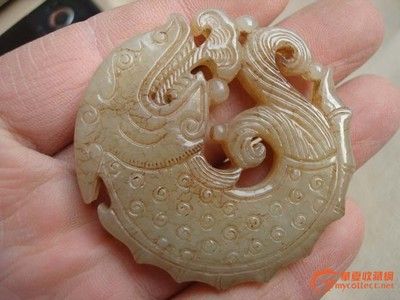 魚龍擺件的風(fēng)水作用：魚化龍玉器是一種具有深厚歷史文化內(nèi)涵的藝術(shù)品