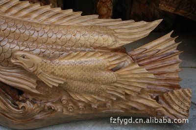 木雕刻的金龍魚(yú)：木雕刻的金龍魚(yú)擺件