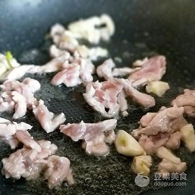 金龍魚背部鱗片發(fā)白：金龍魚背部鱗片發(fā)白可能是由于多種原因引起的 龍魚百科 第2張