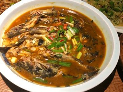 黃龍魚的做法如下：首先將魚清洗干凈，然后用鹽、料酒、姜片等調(diào)料：黃龍魚怎么做好吃