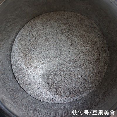 金龍魚吃撐了怎么辦：金魚吃撐了怎么辦