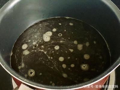 金龍魚(yú)吃啥上色快又好看：金龍魚(yú)吃什么會(huì)上色快