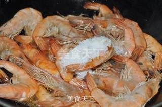 大蝦沒扒殼喂了金龍魚會(huì)死嗎（金龍魚吃整只蝦需要去殼嗎） 魚缸風(fēng)水 第4張