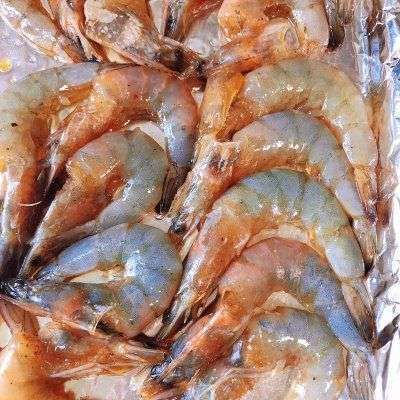 大蝦沒扒殼喂了金龍魚會(huì)死嗎（金龍魚吃整只蝦需要去殼嗎） 魚缸風(fēng)水 第5張