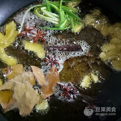 金龍魚(yú)背部發(fā)黑圖片【金龍魚(yú)背部發(fā)黑圖片分析衡細(xì)菌感染寄生蟲(chóng)感染水質(zhì)問(wèn)題】 龍魚(yú)百科 第3張