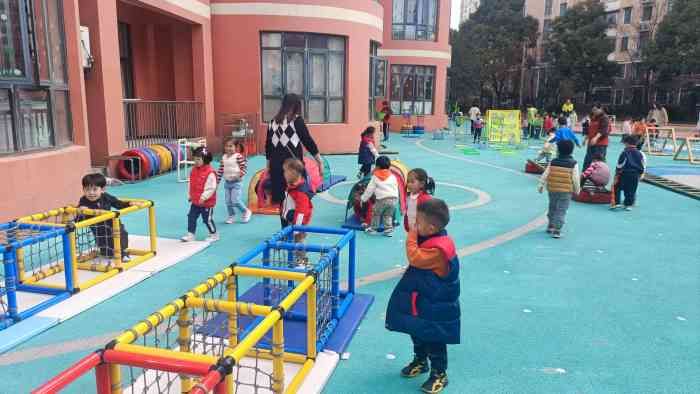 小龍魚環(huán)球幼兒園招生（港澳臺永久居民需要《上海市適齡幼兒入園信息登記表》） 龍魚百科 第1張