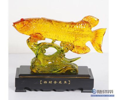 要別人的金龍魚擺件好嗎（金龍魚擺件不僅具有美觀作用，還蘊(yùn)含著豐富的文化寓意和風(fēng)水作用）