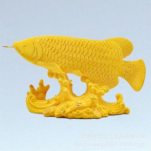 金龍魚(yú)擺件（金龍魚(yú)擺件的養(yǎng)護(hù)方法金龍魚(yú)擺件的選購(gòu)技巧）