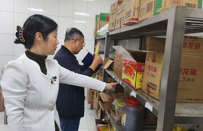 金龍魚喜歡吃什么魚，金龍魚專用餌料品牌推薦金龍魚活餌飼養(yǎng)注意事項 龍魚百科 第1張