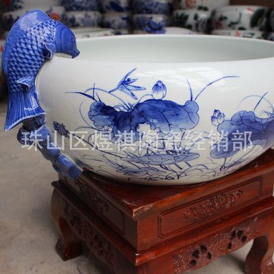 陶瓷魚缸青花：景德鎮(zhèn)青花陶瓷魚缸以其精美的工藝和獨(dú)特的工藝和獨(dú)特的美學(xué)價(jià)值 魚缸百科 第5張